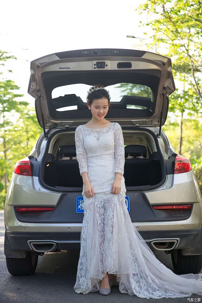 【媳妇当车模】最美跨界车与最美的新娘
