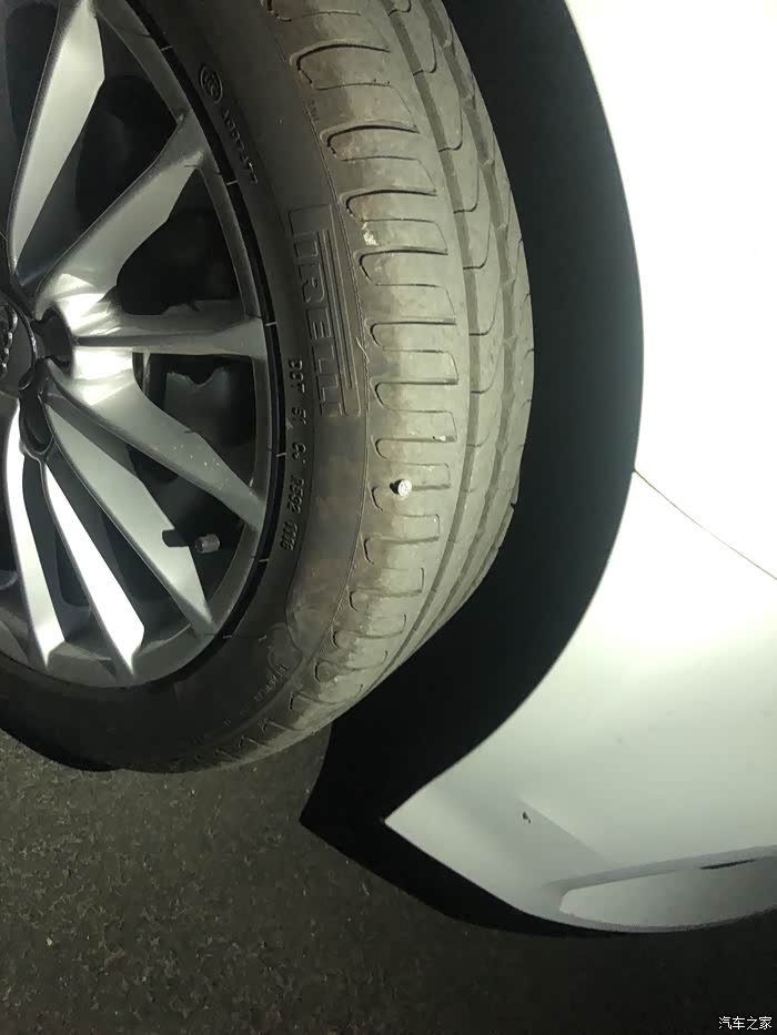 奥迪a3轮胎被扎了要换去小拇指便宜点去4s店贵