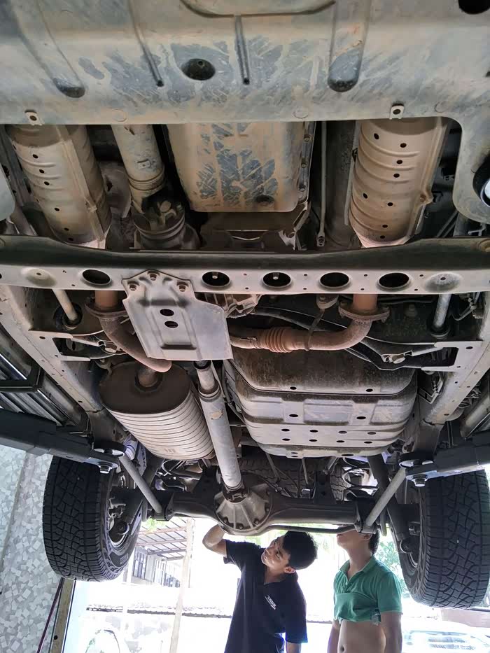 一代经典陆地巡洋舰lc1002003年进口陆巡新入