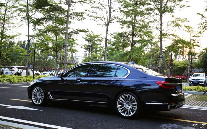 宝马g12新款7系魔毯功能使用详解改装选装建议分享