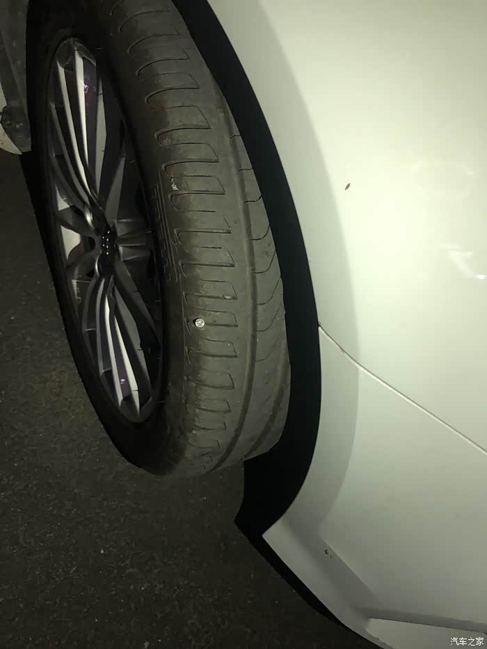 奥迪a3轮胎被扎了要换去小拇指便宜点去4s店贵