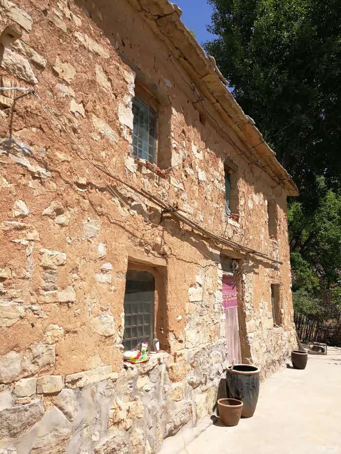 这种石头砌成老房子越来越少