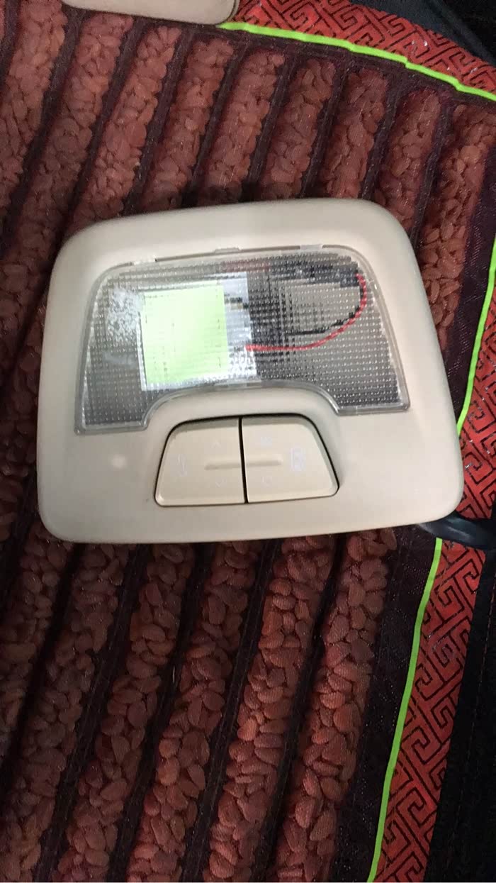 宝骏560小的阅读灯怎么改装带眼镜盒的阅读灯