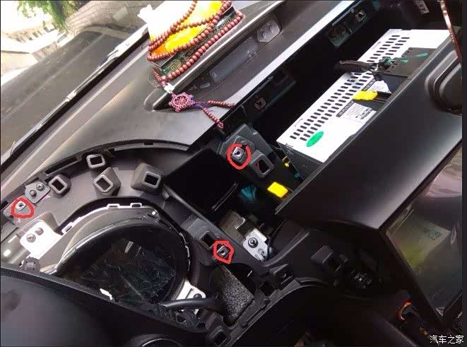 更换起亚k3空调出风口拨片