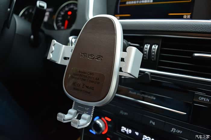 【图】发现一个超级方便的车载手机充电_奥迪q5/q5l论坛_汽车之家论坛