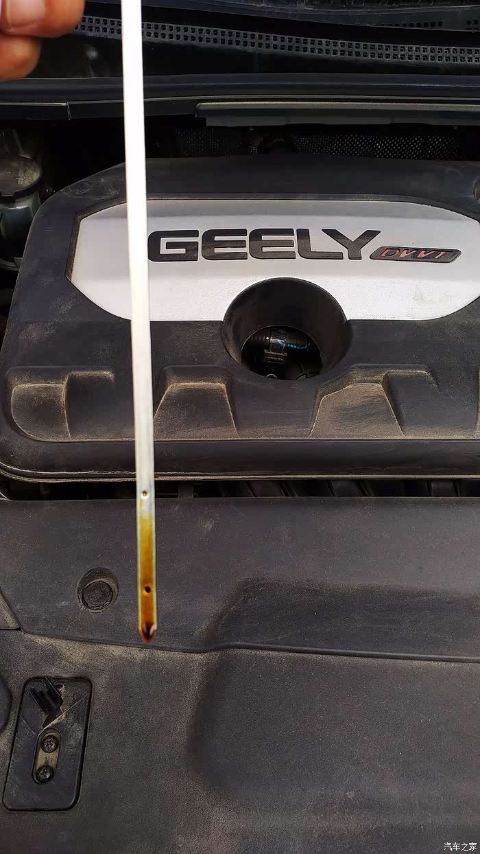 照例出发前检查一下机油液位.