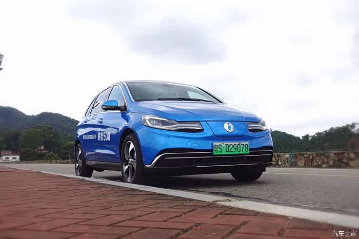 试驾纯电动汽车腾势500