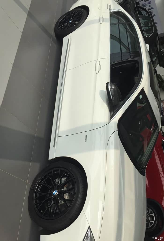 白车配黑轮毂怎么样