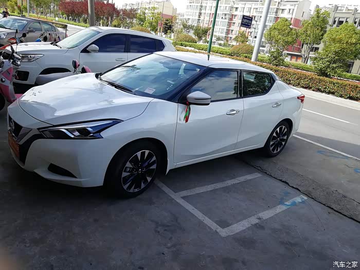 蓝鸟白色加装尾翼好不好看啊