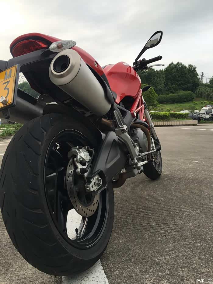 杜卡迪696大片.有朋友愿意分享你们的6r,r6等包围车吗?
