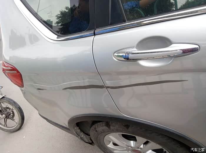 车被划了!求助!