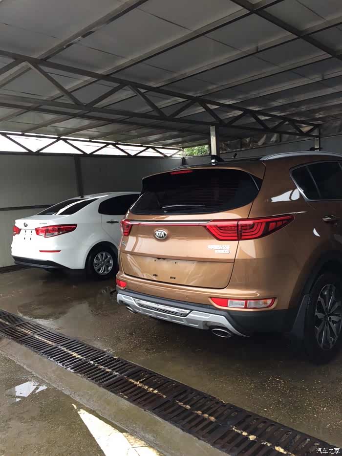 还在等待中,我呢就继续偷拍中哈哈…x5战警各位真的可以去看实车更拉