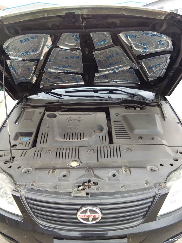 看看我的引擎盖,贴完止震板很重的