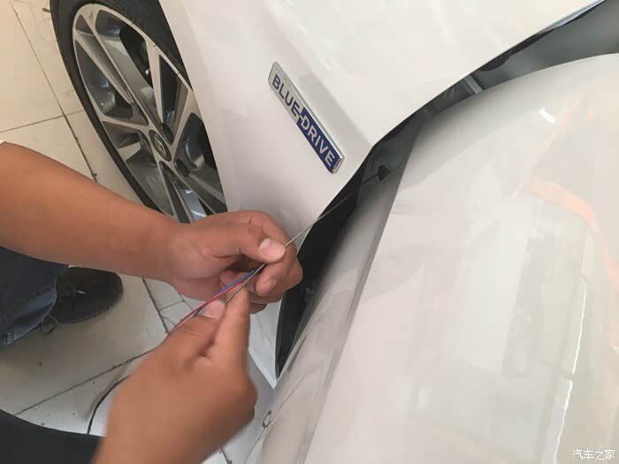 领动倒车镜折叠安装作业