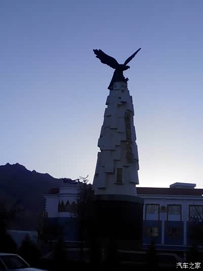 塔什库尔干标志雕塑——帕米尔雄鹰