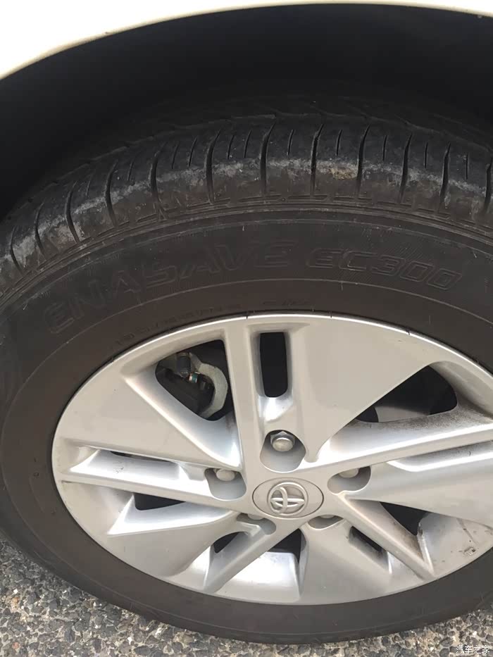 亲们都是卡罗拉配的什么牌子的轮胎