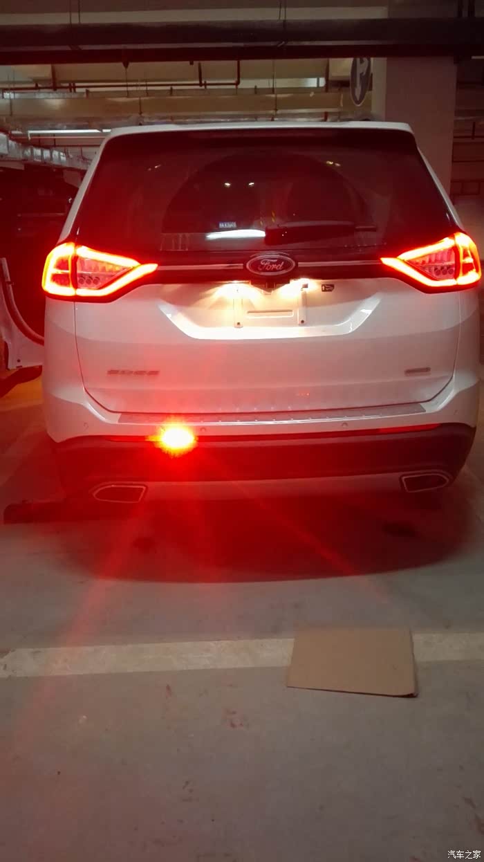 昨晚在车库,前后雾灯打开 无意发现后雾灯只有一个灯亮大家看看自己的