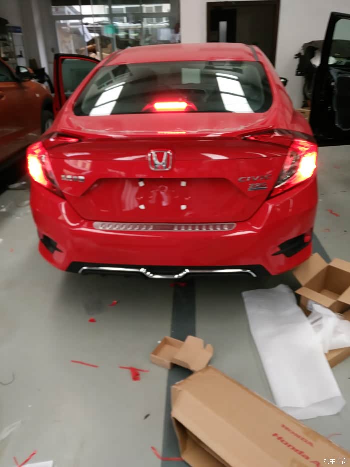 求拉力红实车图片