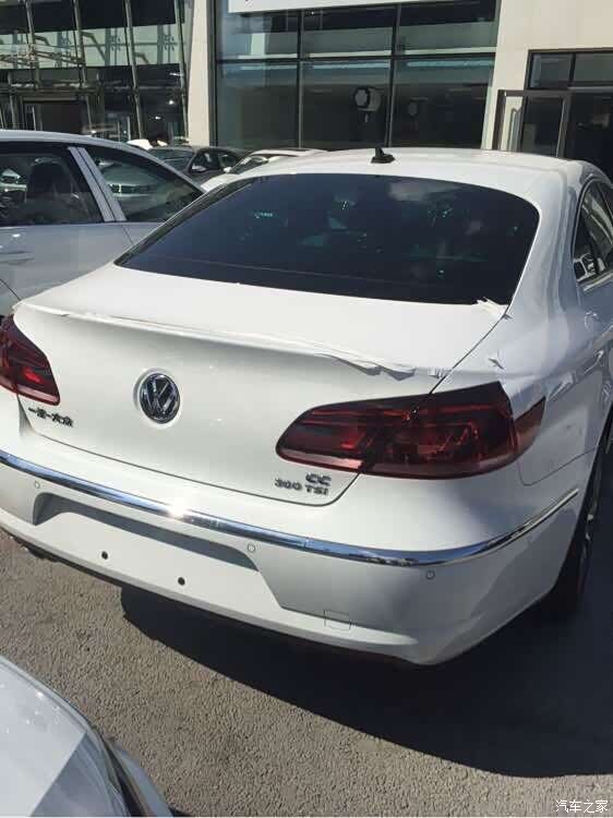 2016款大众cc尾标与扭矩标识变动