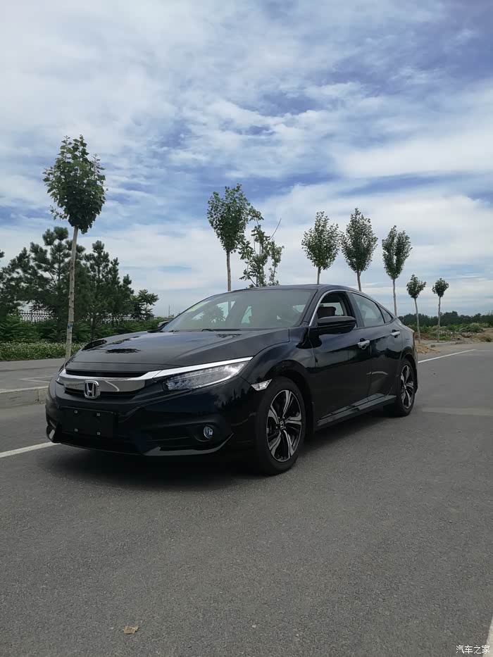 黑色思域是金属漆么