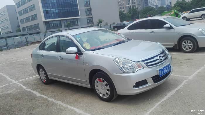 喜提经典轩逸月光银