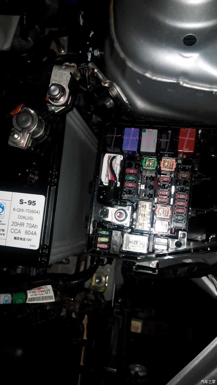 17威驰创行的大家帮我看看哪根是acc线啊