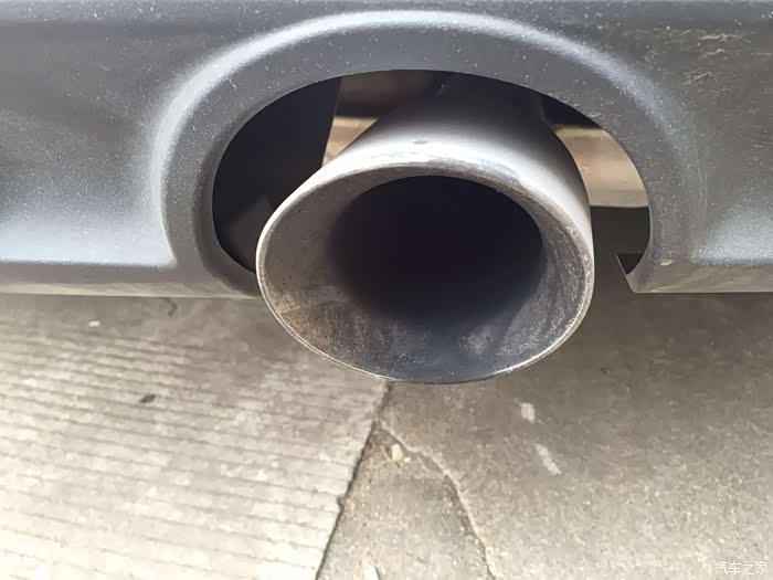 你们的排气管都黑吗?8000公里,感觉排管气好黑.