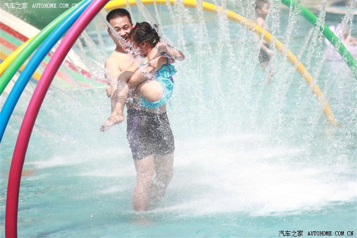 人像水上乐园抓拍