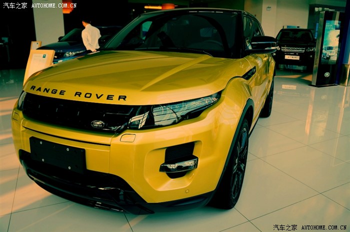 路虎中的土豪金路虎揽胜极光西西里黄限量版我准备入此款