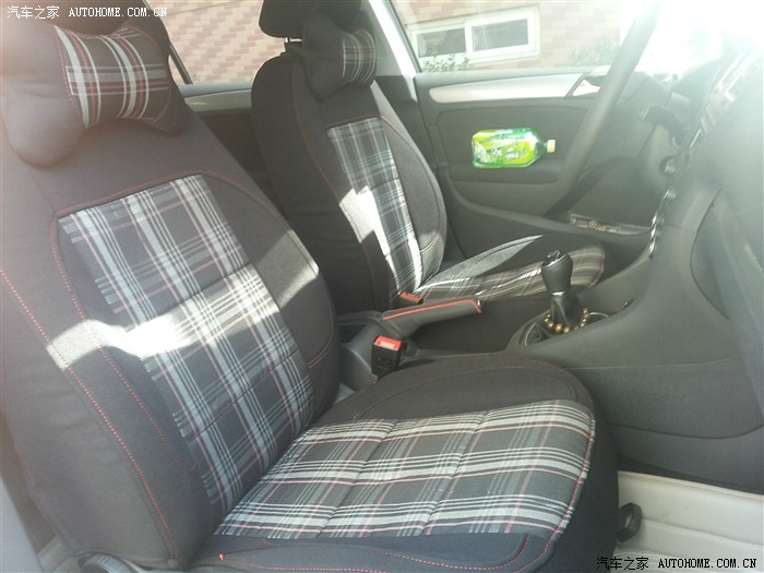 苏格兰格子布上身