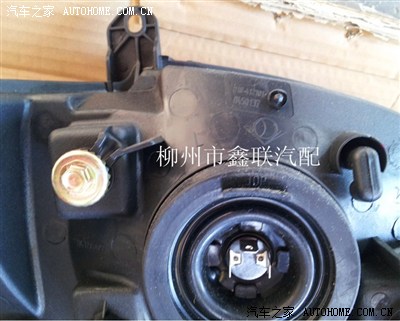 求五菱之光大灯高度调节方法