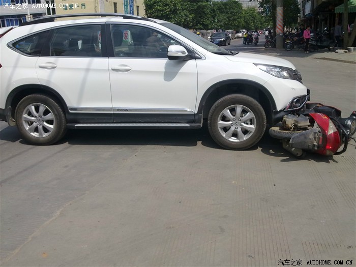 续提到手十几天的crv出车祸了被撞家属来敲诈了今天反敲诈