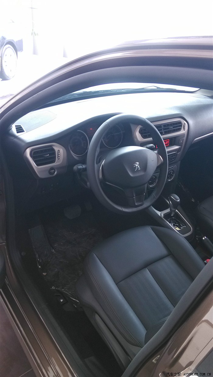 东风标致301店内实拍