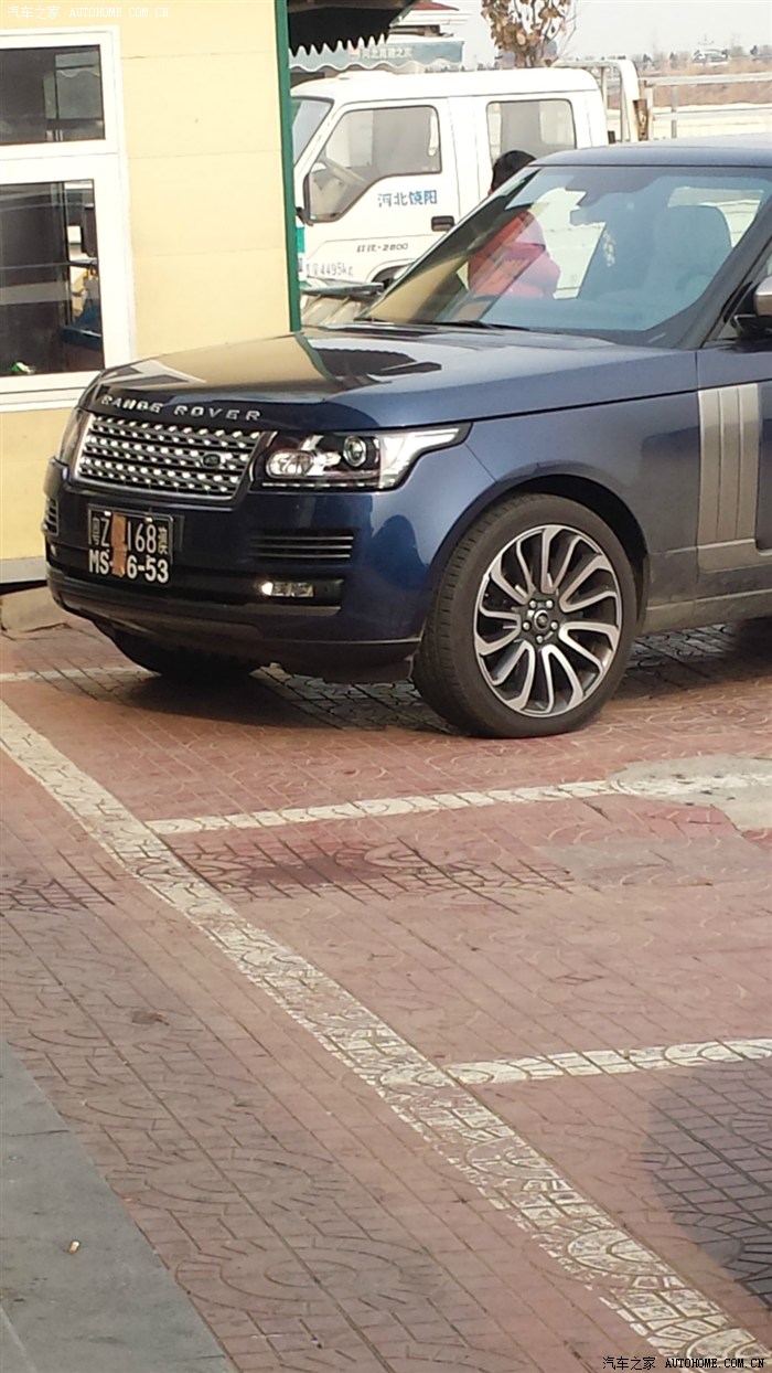 这难道是澳门汽车牌照吗?揽胜运动版有点像哈弗h8的样子,呵呵