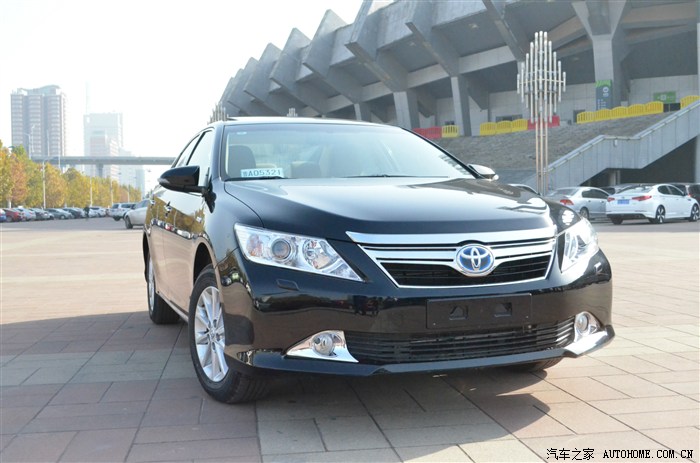 内牛满面7代凯美瑞尊瑞黑色混合动力车型提车作业