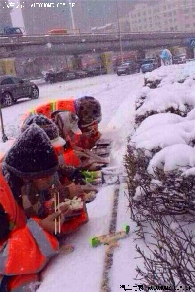 看看哈尔滨的环卫工人辛苦不?