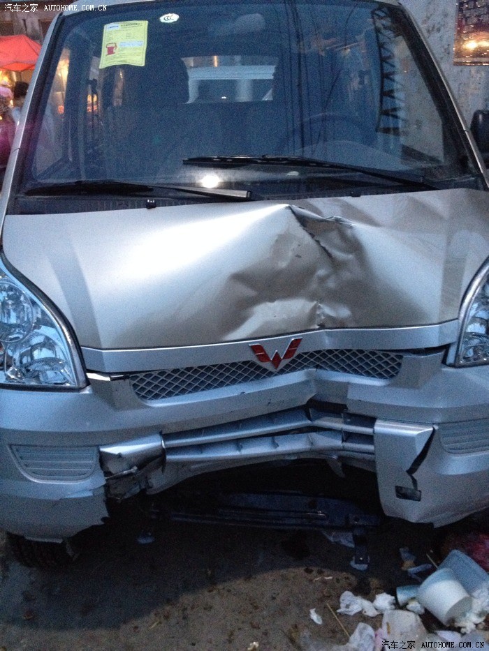 新买的五菱刚从4s店开回来就撞了