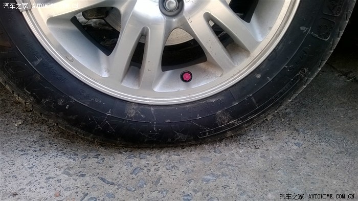 大家看看这个轮胎气压正常吗