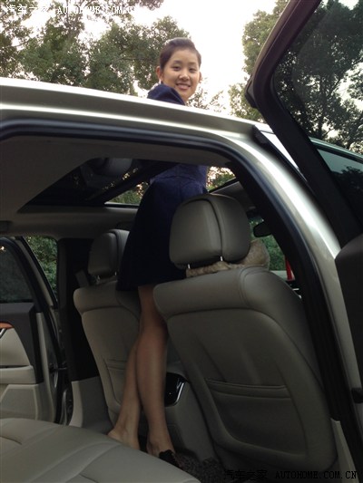 媳妇当车模 之 xts 合影火辣勾魂女 !