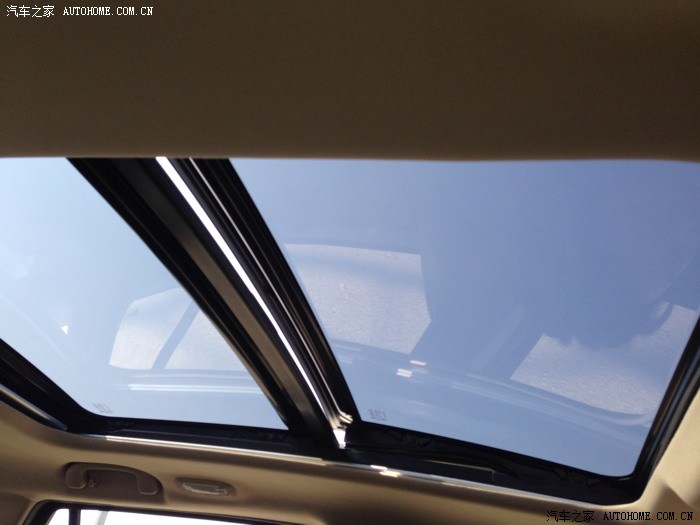 全景天窗阳光洒下来的感觉真好,大赞昆明的蓝天白云