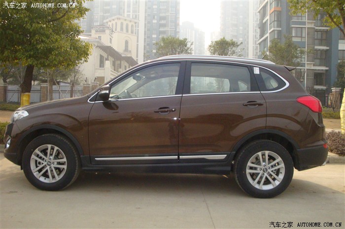 今年的圣诞节礼物试驾家悦版赤金棕瑞虎5