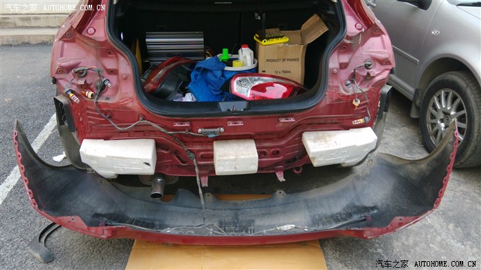 为安全配置买单,新骐达加装后防撞梁作业