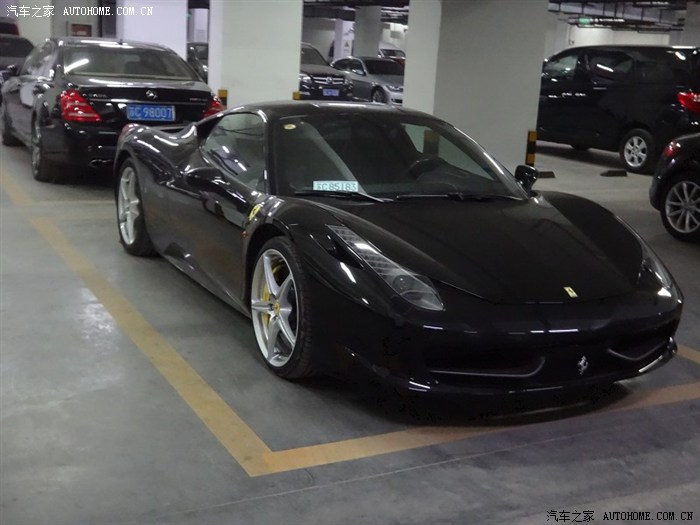 邂逅法拉利458黑