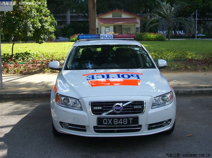 新加坡的科鲁兹附带几张警车及超跑