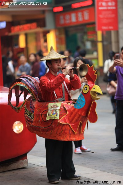 西门介绍最具粤式风情鸡公榄要涂胭脂骑公鸡戴竹笠吹唢呐当然这切都为