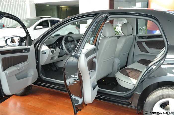 新宝来改装案例展示!深棕配米白!【南京至尊真皮座椅】