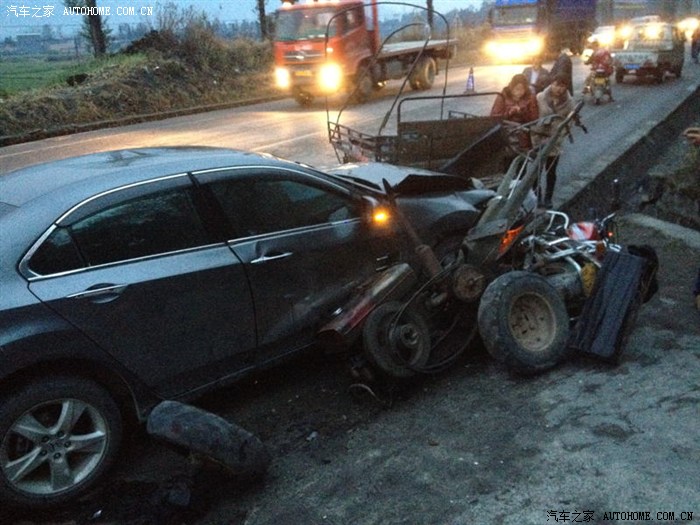 今天晚上1930分朋友的岛国车事故现场