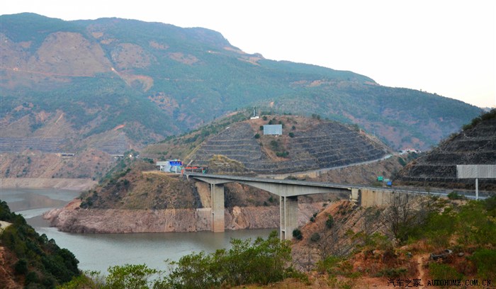 05分路过g56杭瑞高速澜沧江大桥