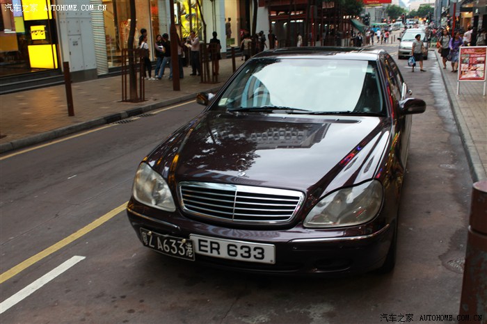 香港街头女人逛街男人看车