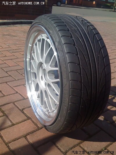 8.5j 轮毂能用215轮胎吗?